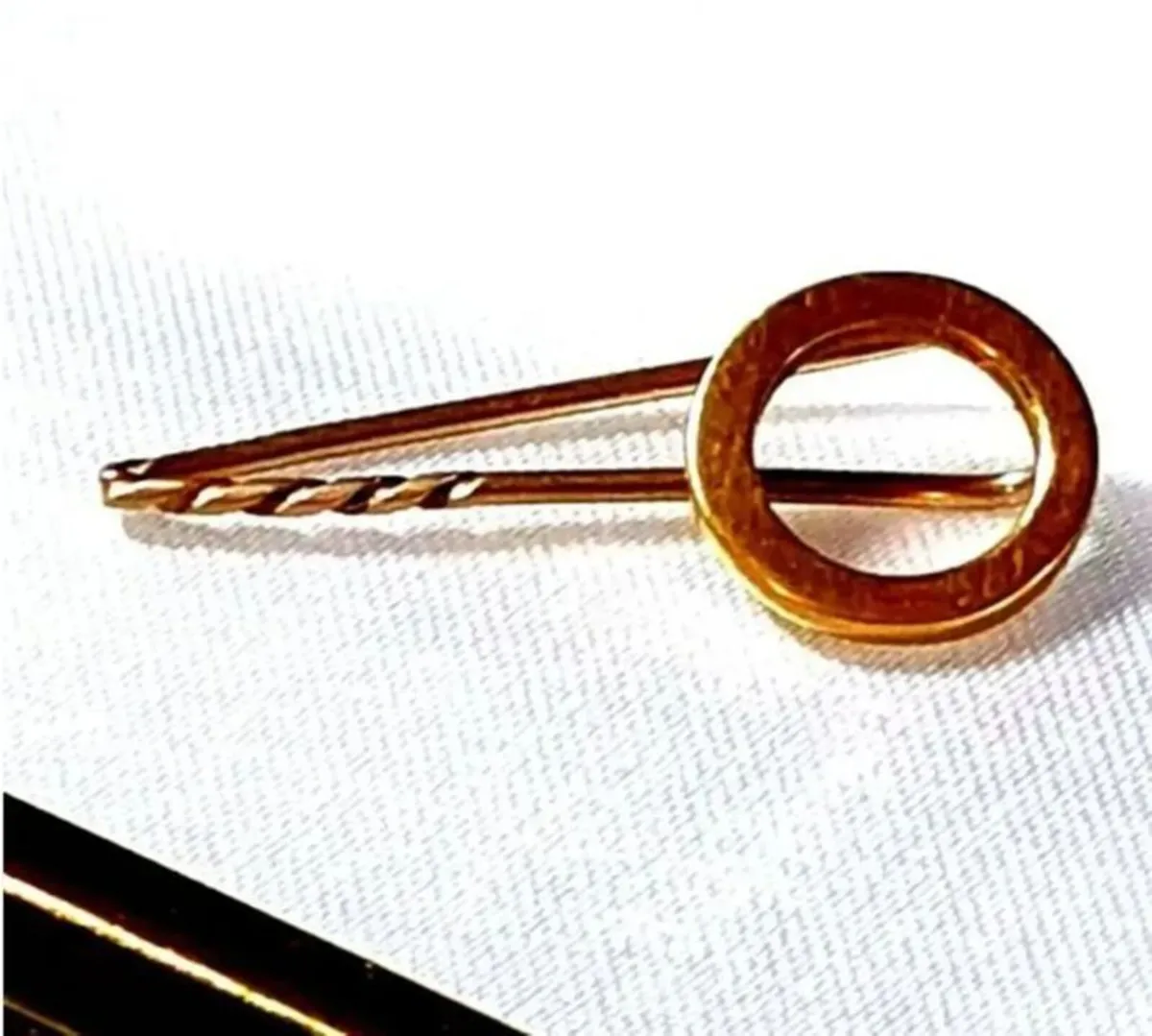 Vintage 9ct Gold Tie Pin - Image 1