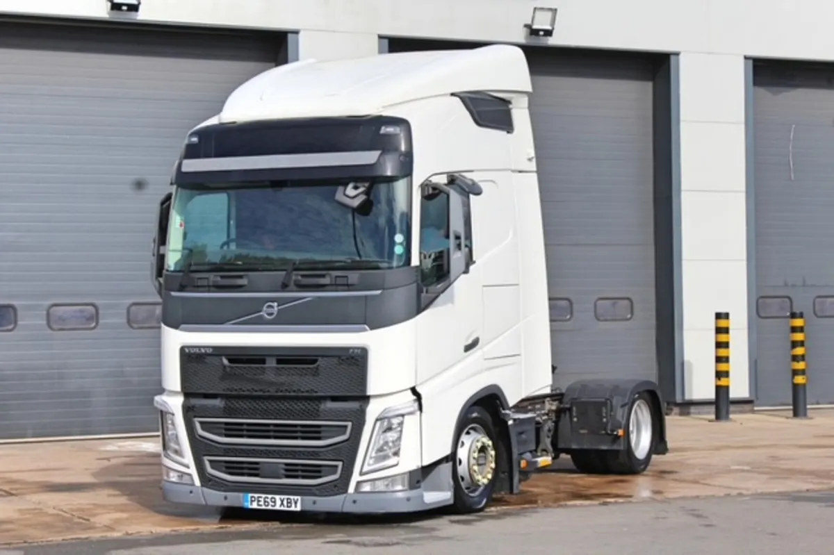 2019 VOLVO FH460 4X2 LOW-RIDE TRACTOR UNIT - Image 3