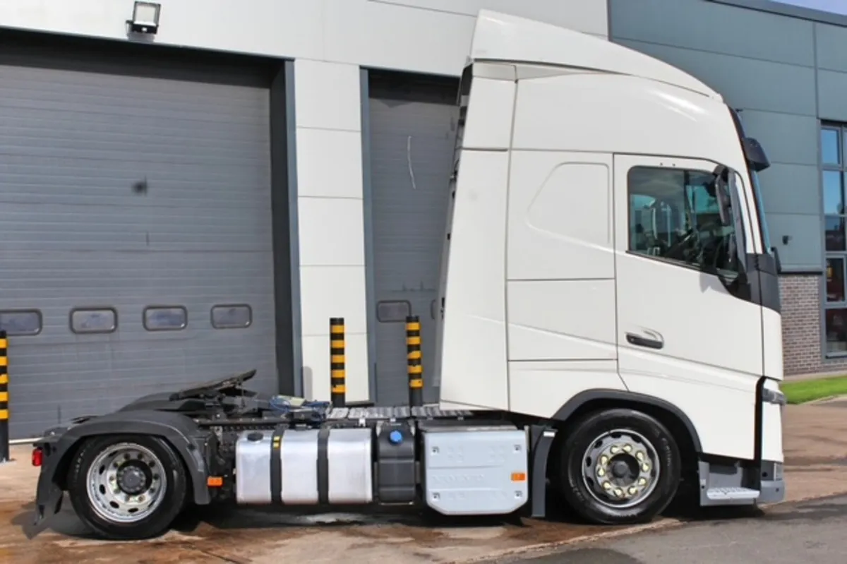 2019 VOLVO FH460 4X2 LOW-RIDE TRACTOR UNIT - Image 4