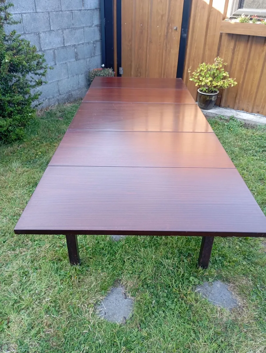 Dining room table - Image 1