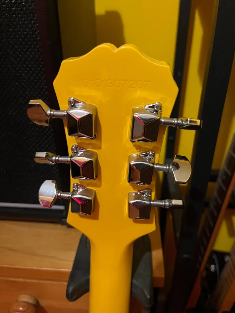 Electric guitar - Image 2