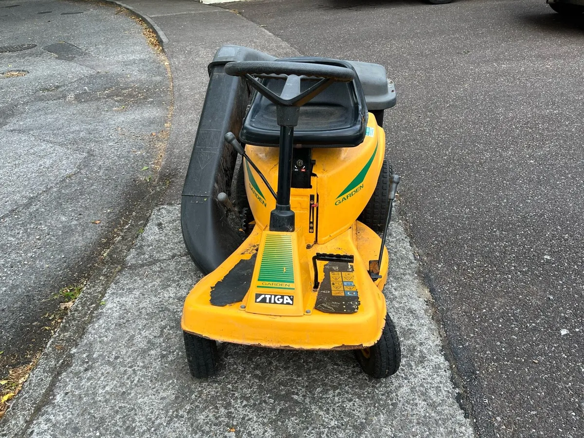 Ride on Stiga garden lawnmower - Image 2