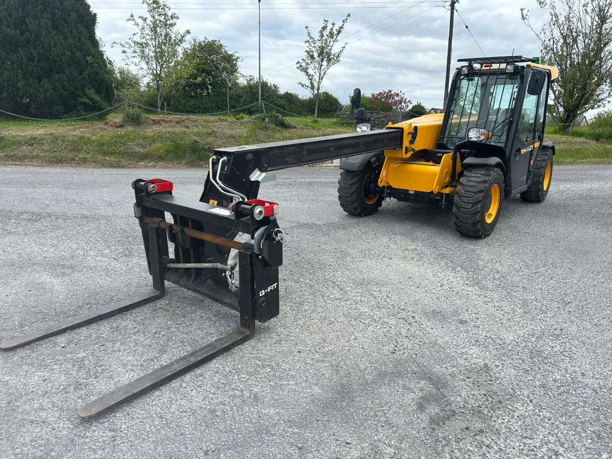 2025 JCB 525-60 Loader - Image 3