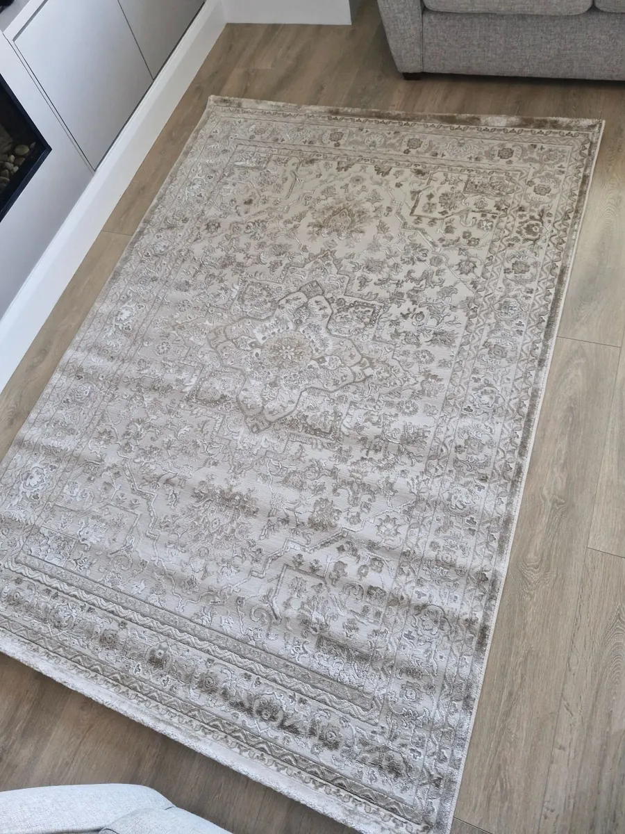 Brand New Rug - Image 4