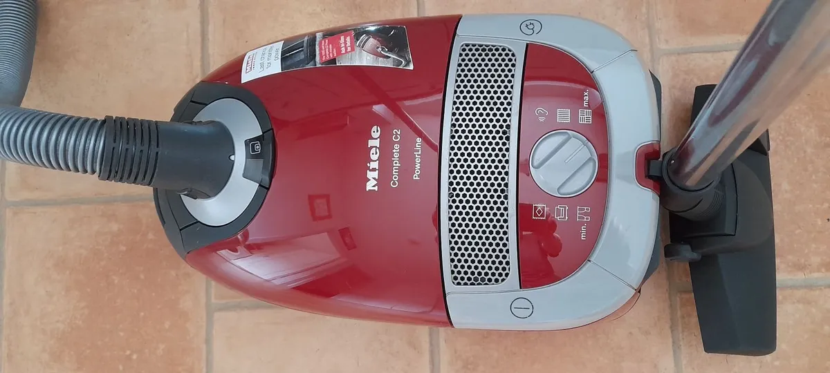 Miele vacuum cleaner - Image 1