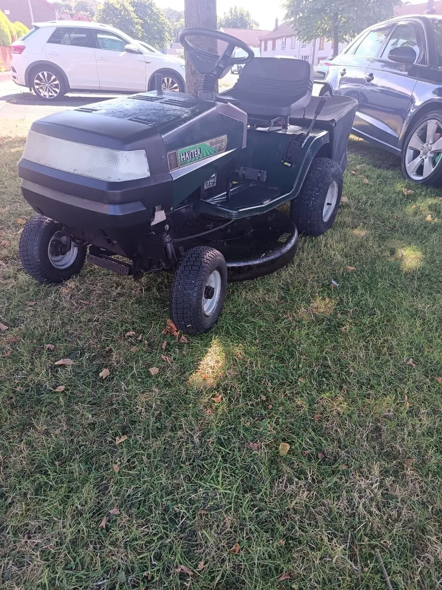 Hayter harrier petrol ride on lawnmower - Image 3