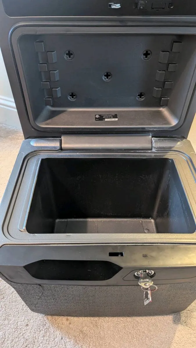 Master Lock Fireproof & Waterproof Security Chest - Image 4