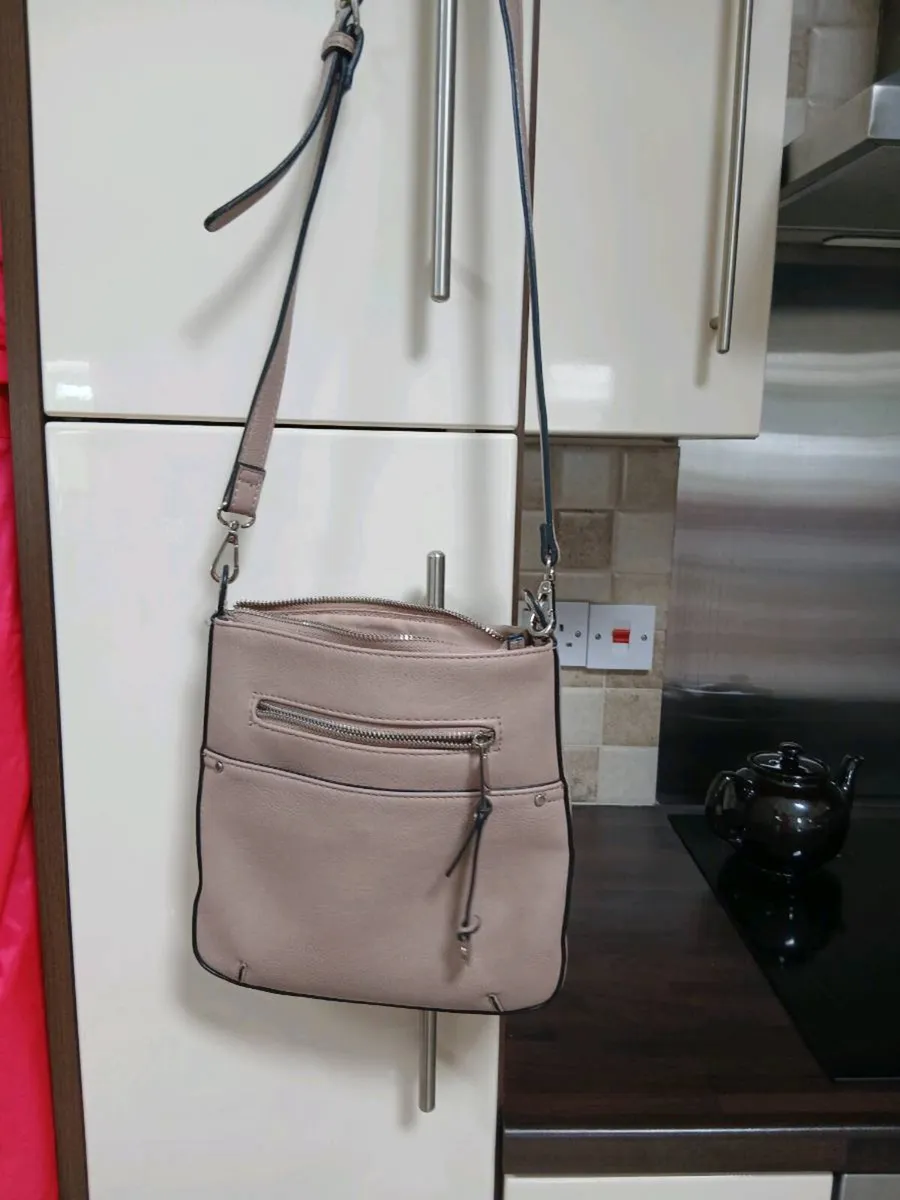 LADIES HANDBAGS ALL NEW - Image 1