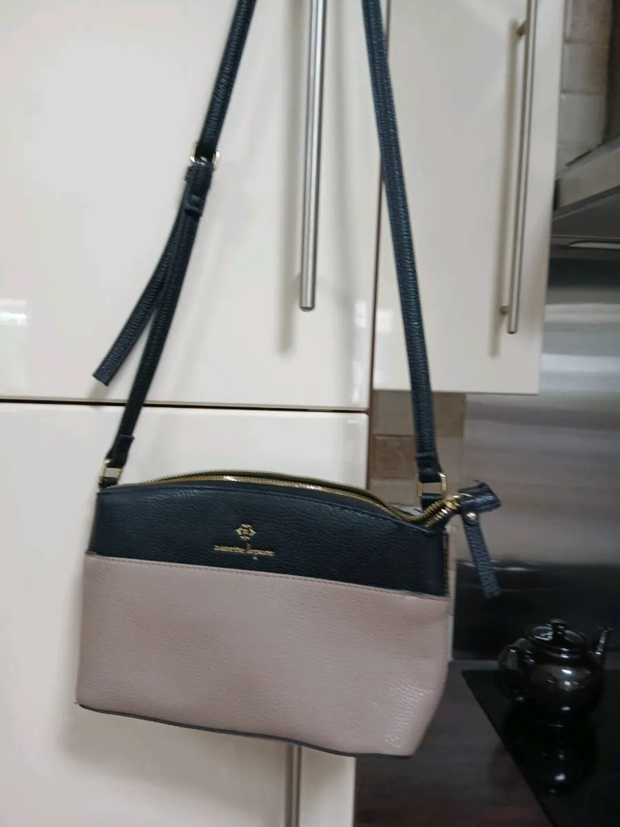 LADIES HANDBAGS ALL NEW - Image 2