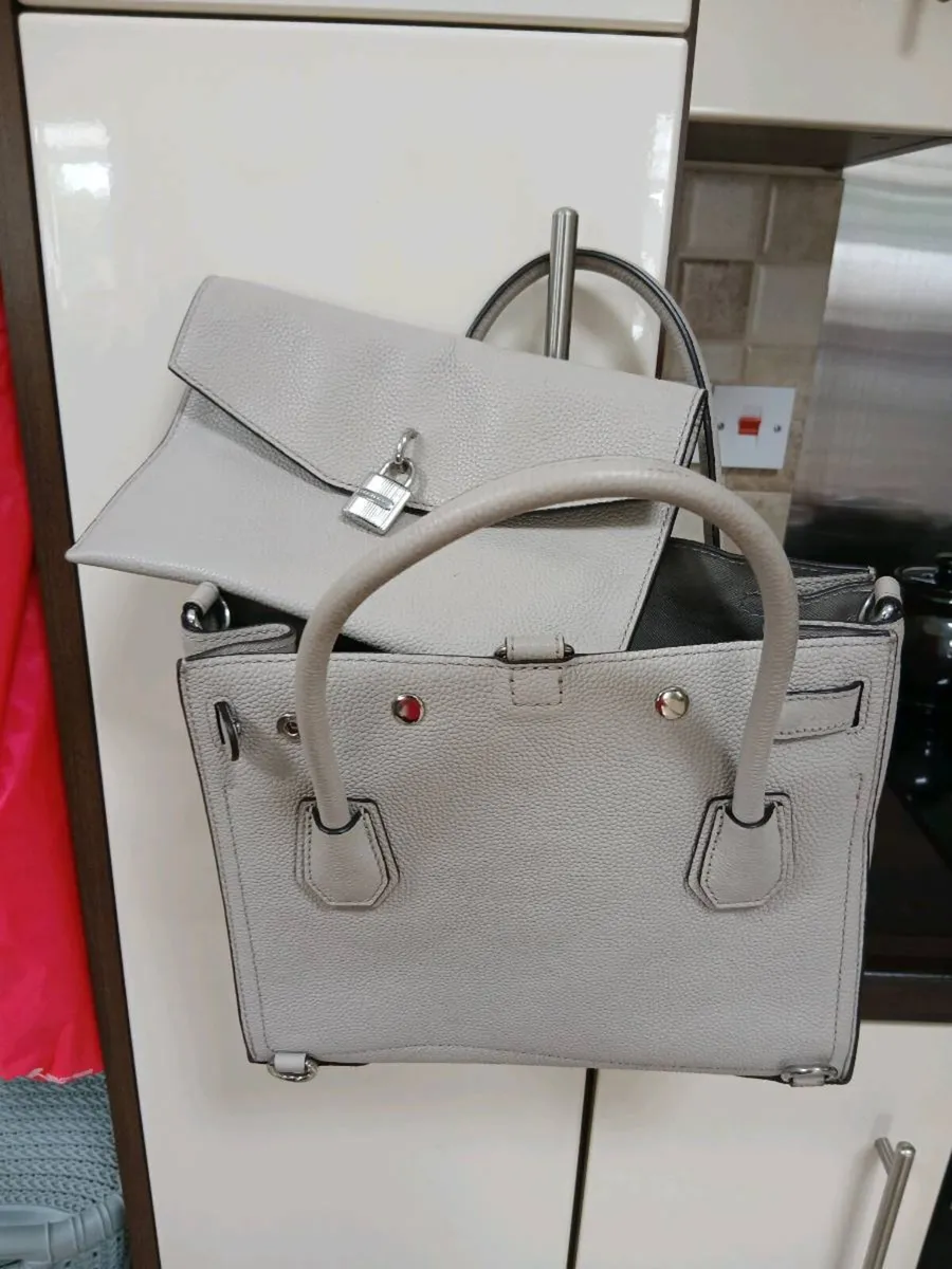 LADIES HANDBAGS ALL NEW - Image 4
