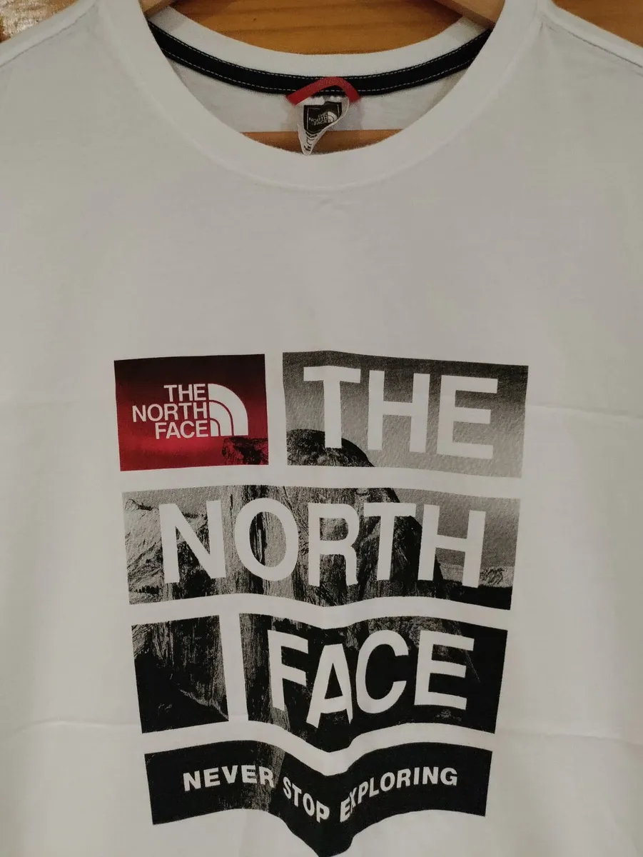 The North Face T shirt L - Image 4