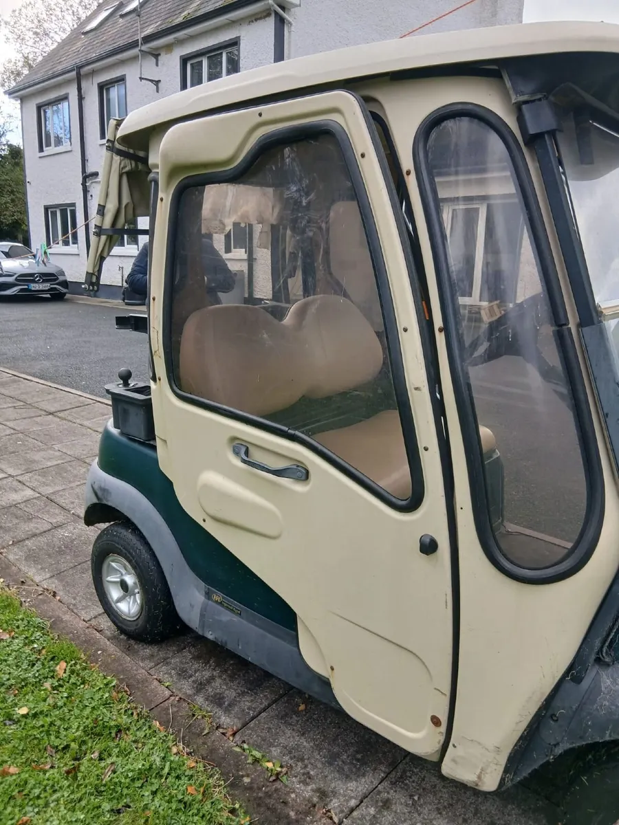 Golf buggy - Image 1