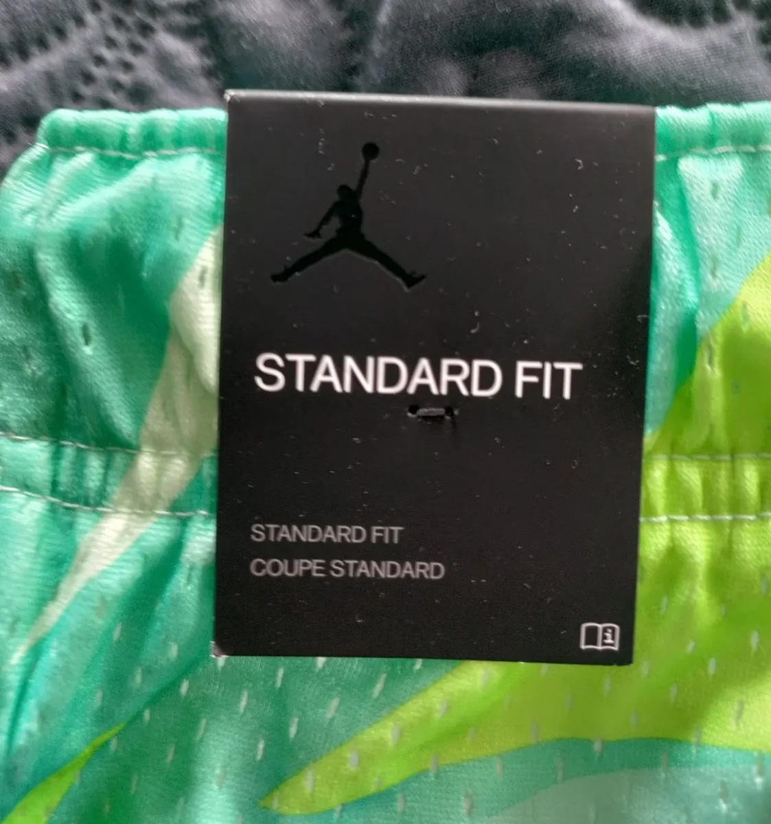 Nike Air Jordan Shorts L New - Image 3