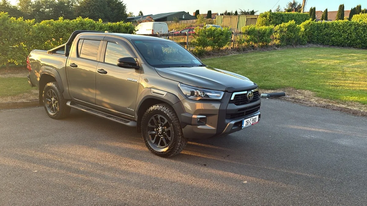 261 Toyota hilux 2.8 invincible - Image 1