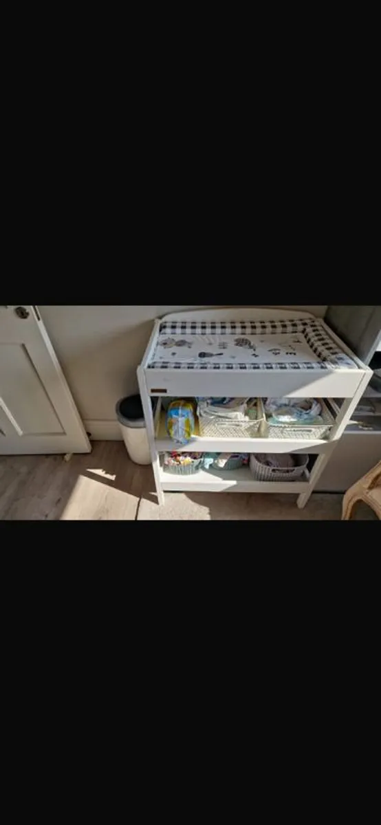 Changing - Image 3