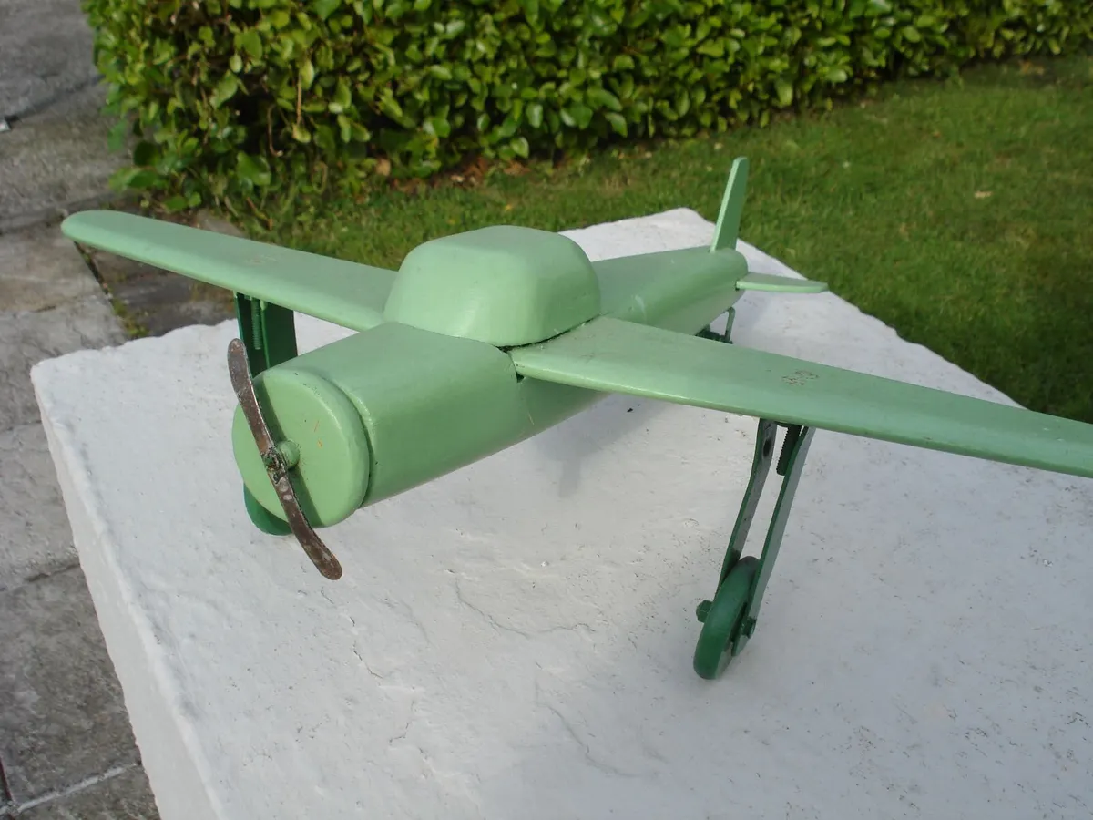 VINTAGE OLD SOLID WOODEN MODEL AEROPLANE. - Image 1