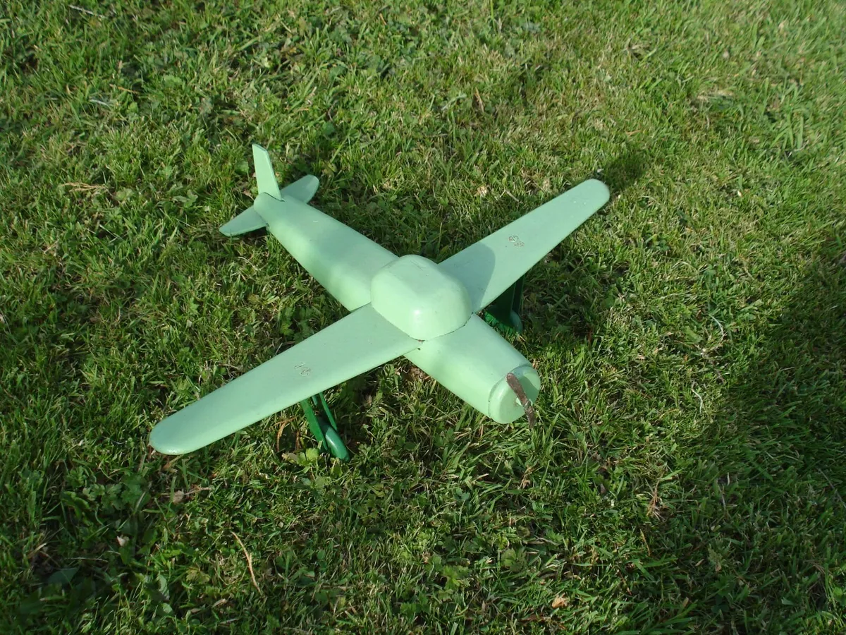 VINTAGE OLD SOLID WOODEN MODEL AEROPLANE. - Image 2