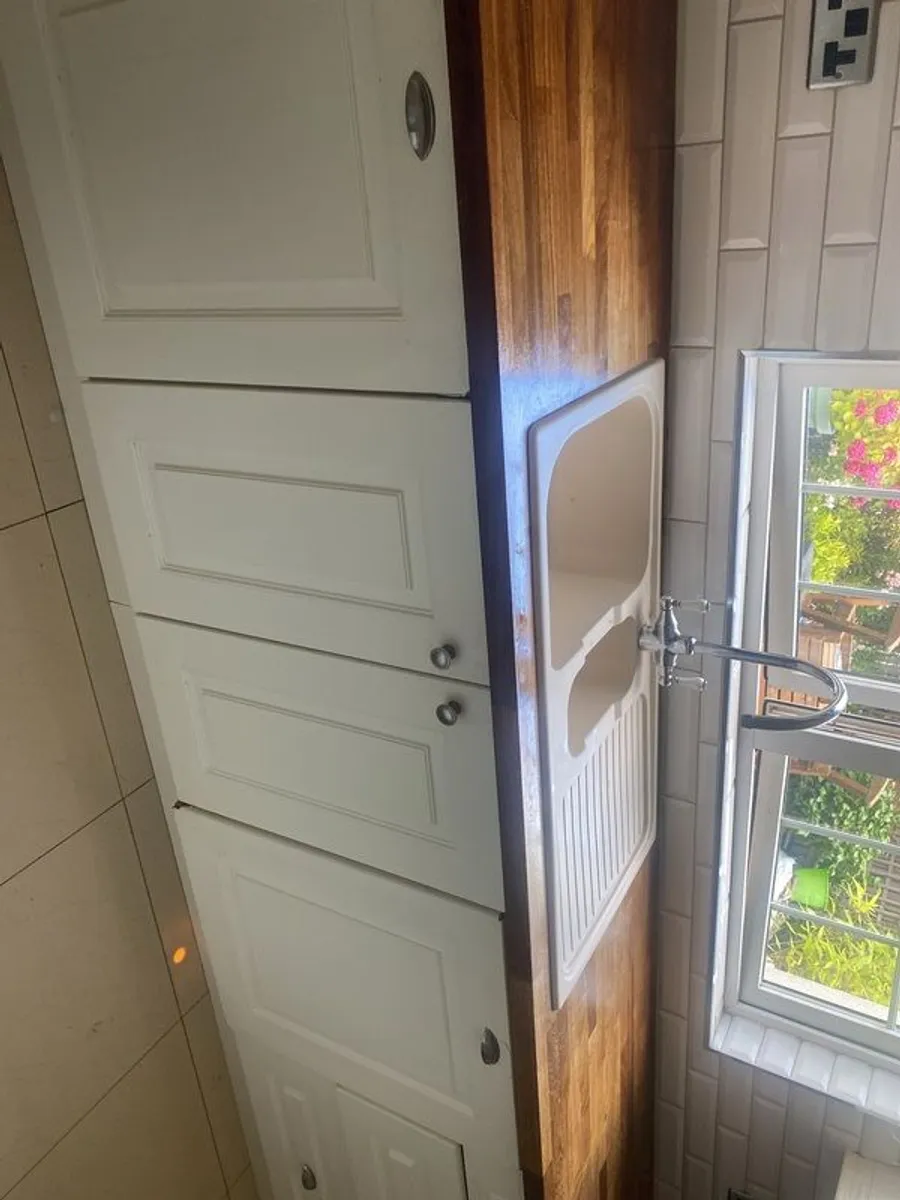Fitted kitchen with walnut worktop - Image 3