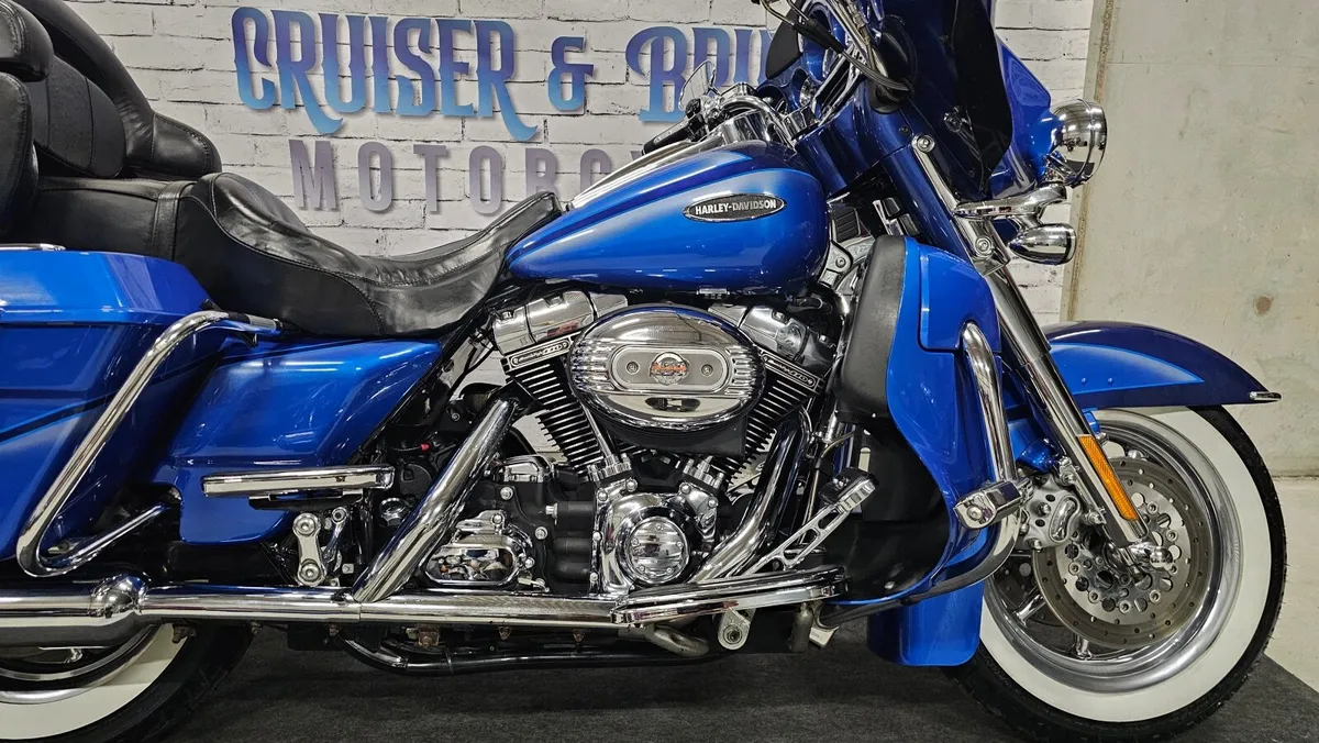 HARLEY DAVIDSON Ultra Classic Electra Glide CVO SE - Image 4
