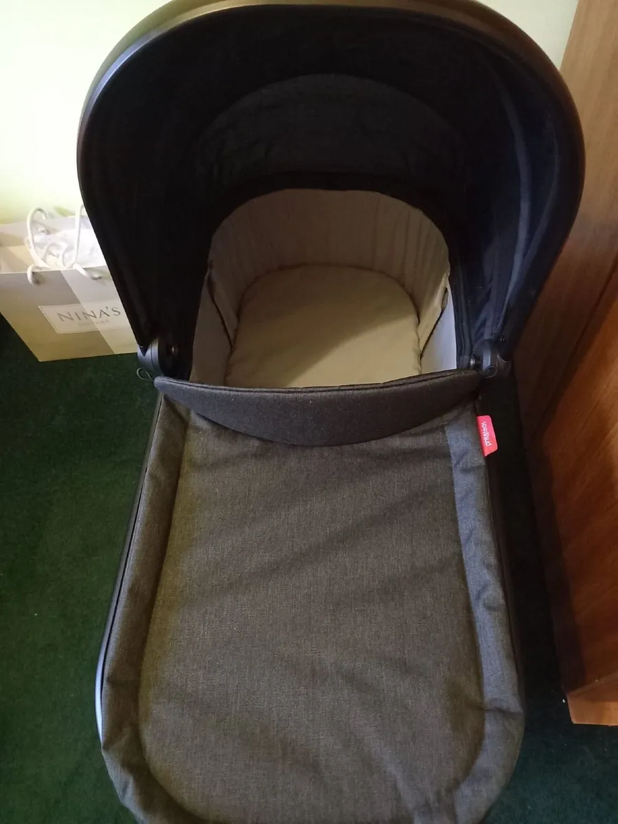 Baby carry cot - Image 2