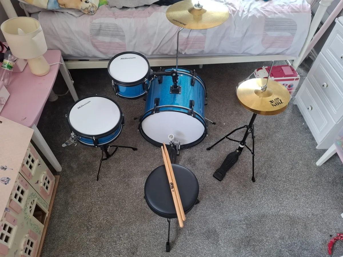 Kids drum set - Image 1