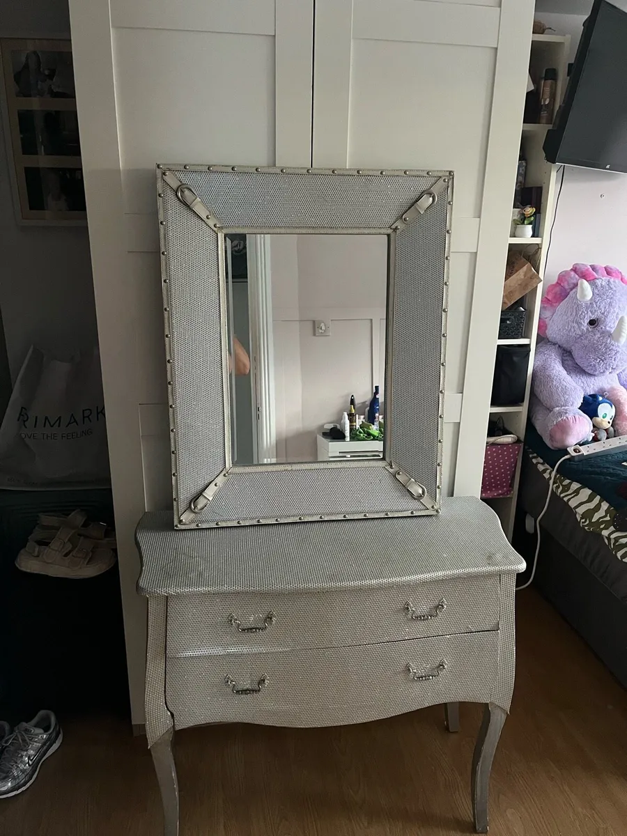 Dressing table and mirror - Image 3