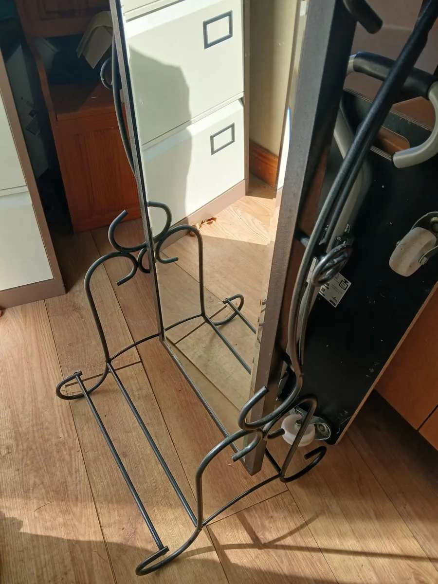 Free standing mirror