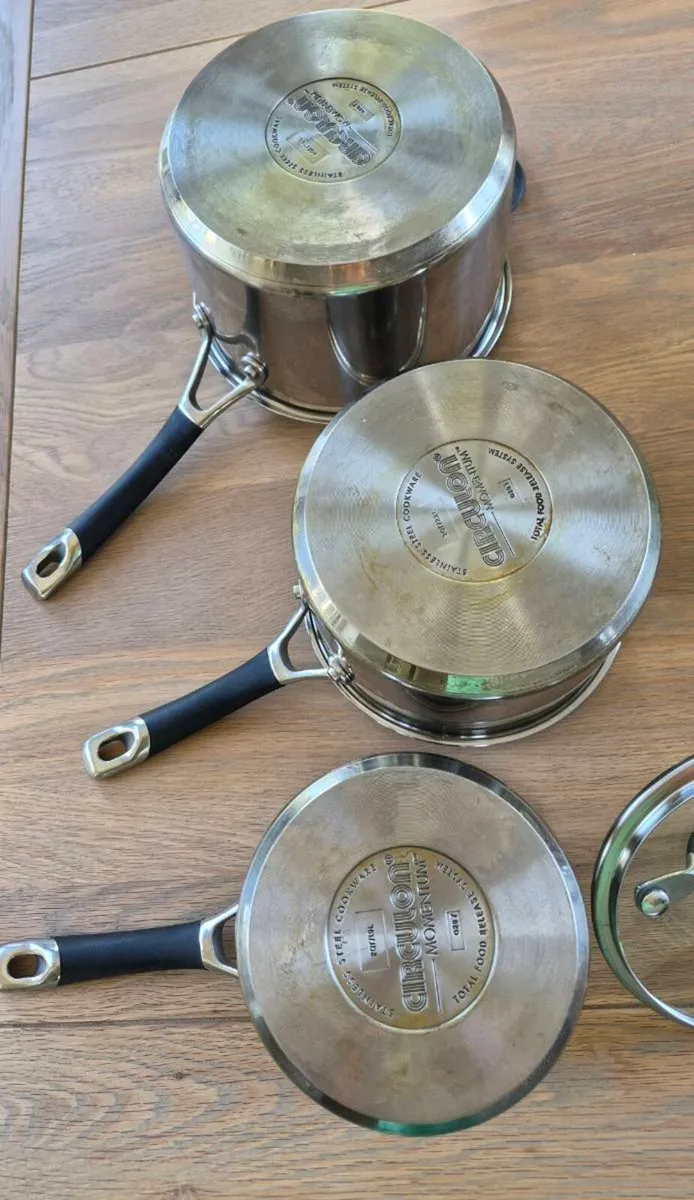 Set of 3 Circulon saucepans. - Image 2