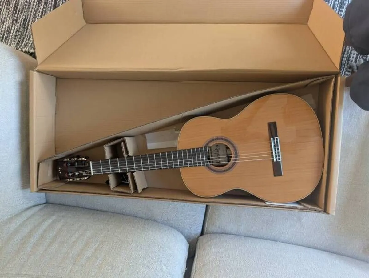 Cordoba F7 Iberia Flamenco classical guitar - Image 2