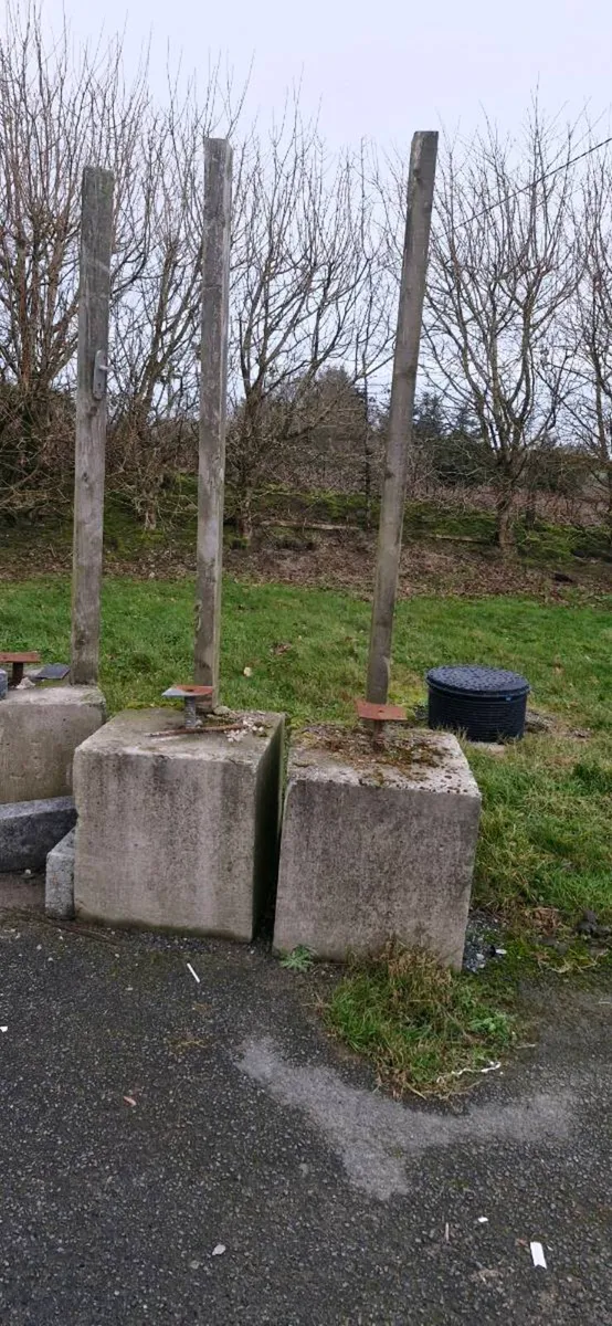 Concrete blocks for hoarfing - Image 1