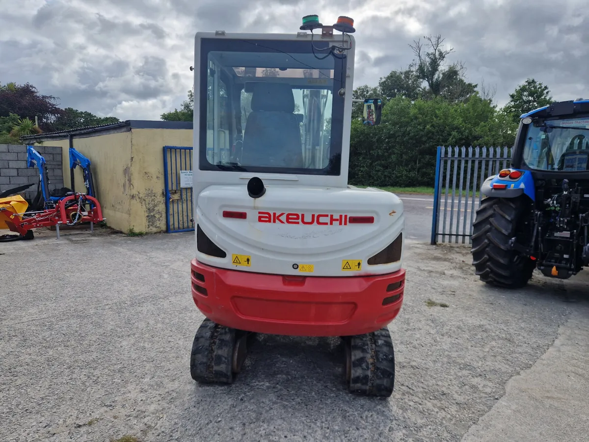 Takeuchi TB230 - Image 3