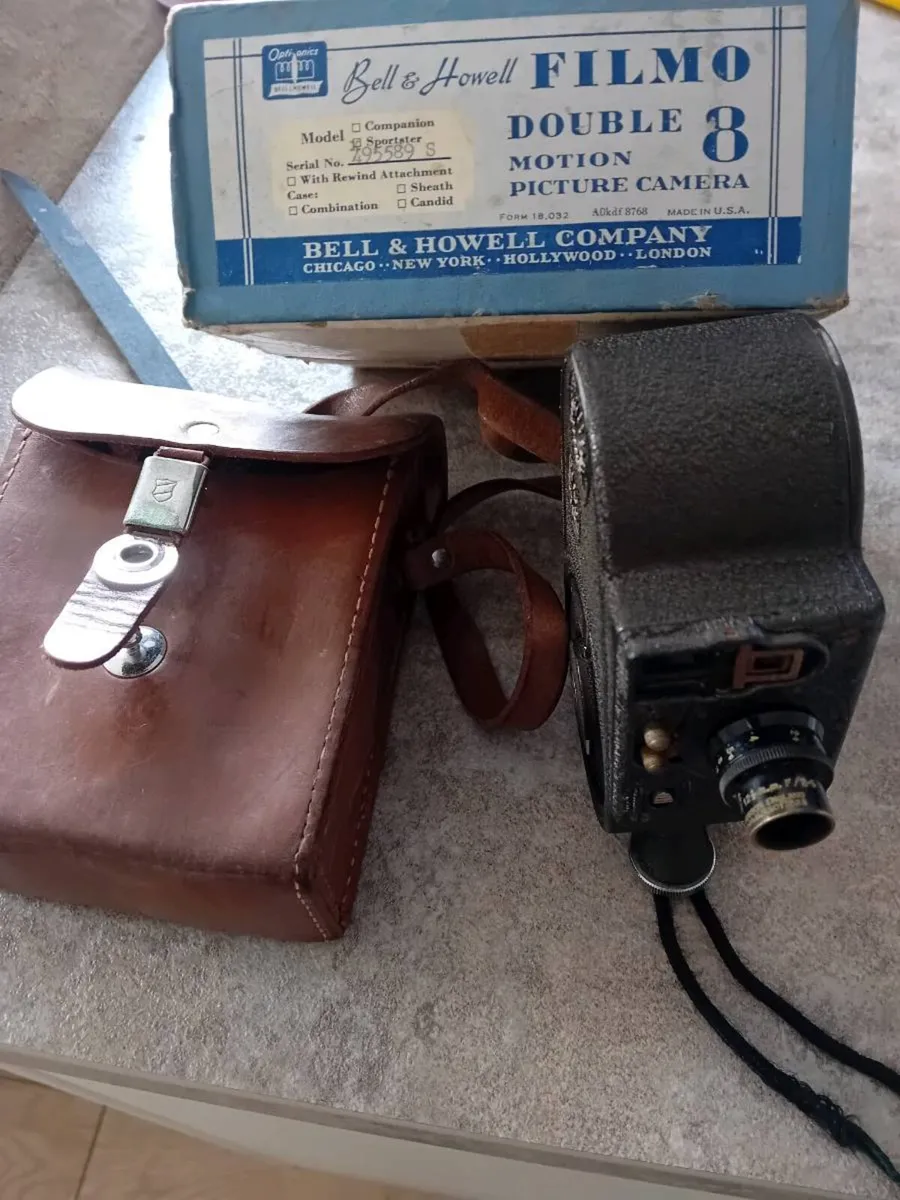 Bell& Hwell movie camera - Image 1