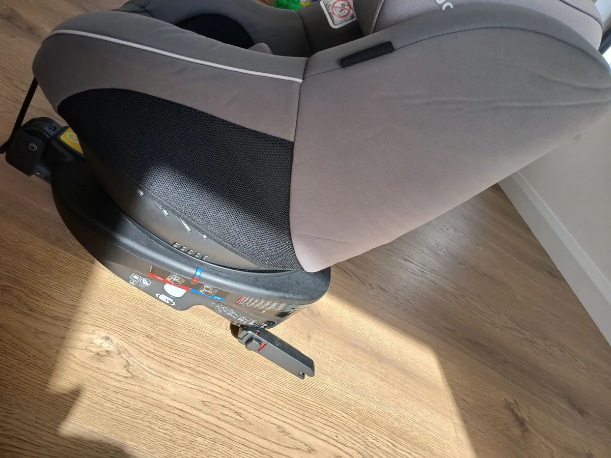 Joie 360 spin Car seat - Image 4