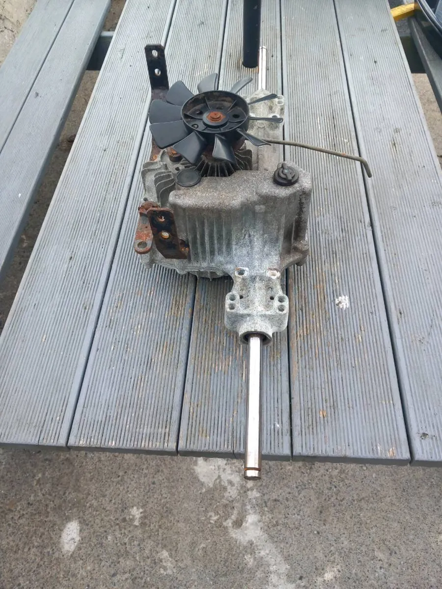 John deere X140 hydrostatic transmission - Image 2