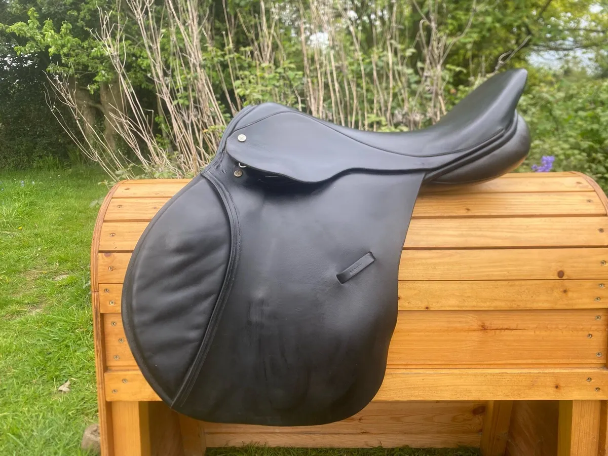 18” Berney black Leather jump saddle new model - Image 2