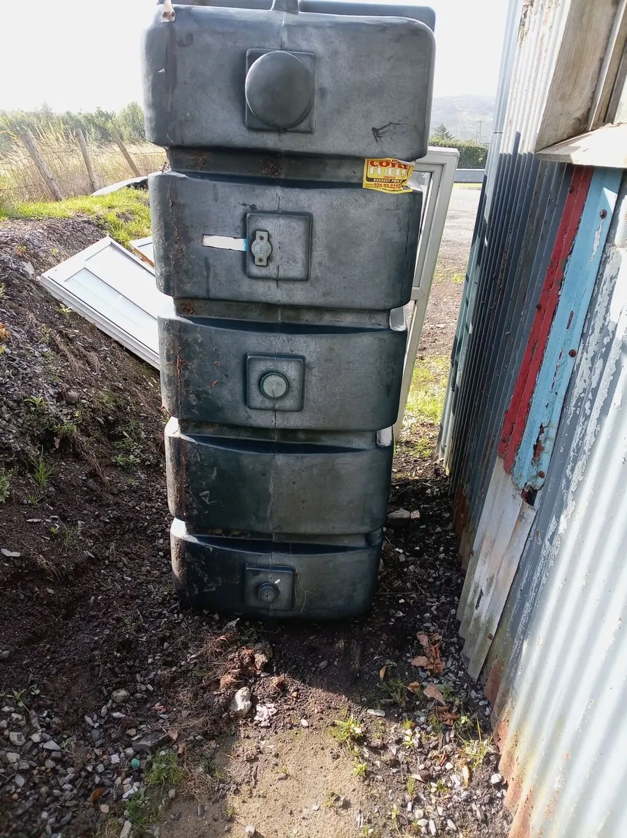 Oil tanks - Image 1
