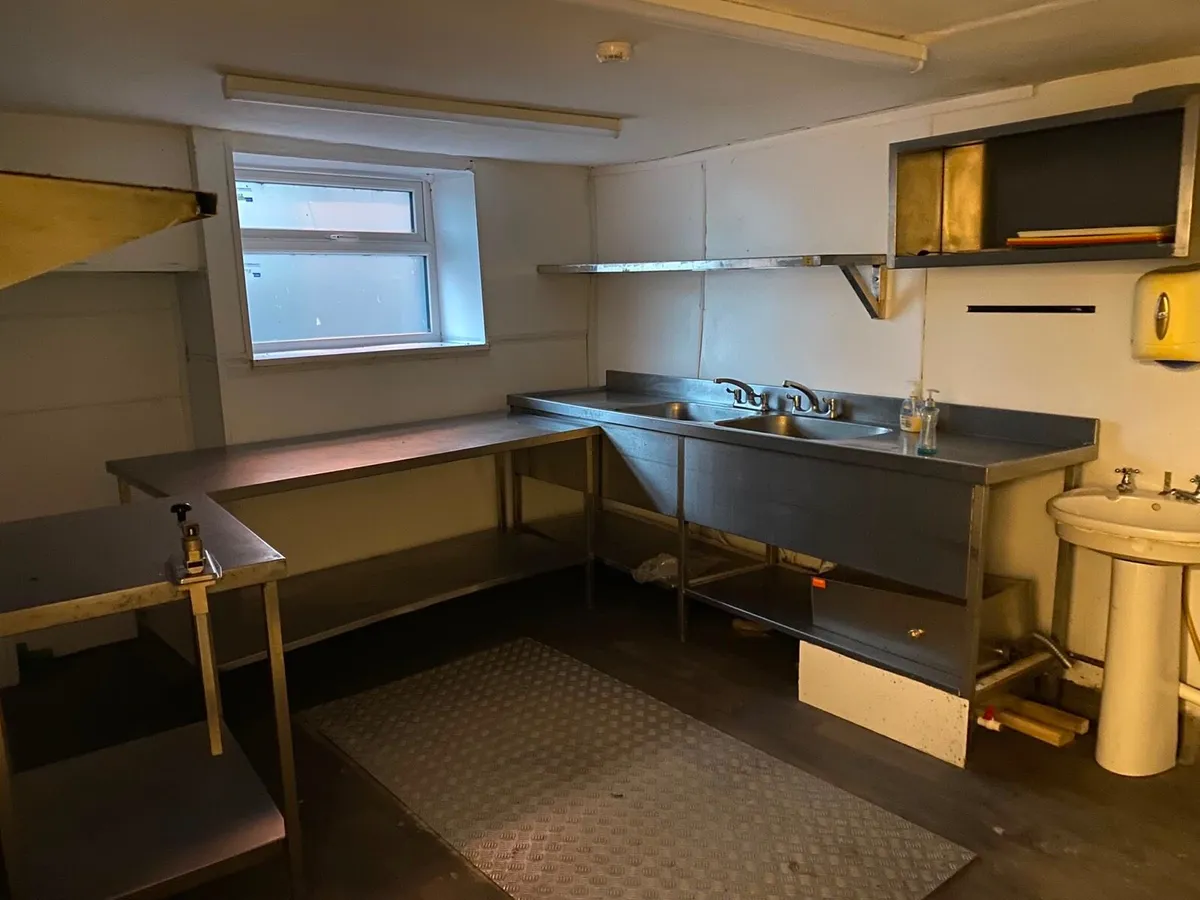 Restaurant and takeaway for rent - Image 3