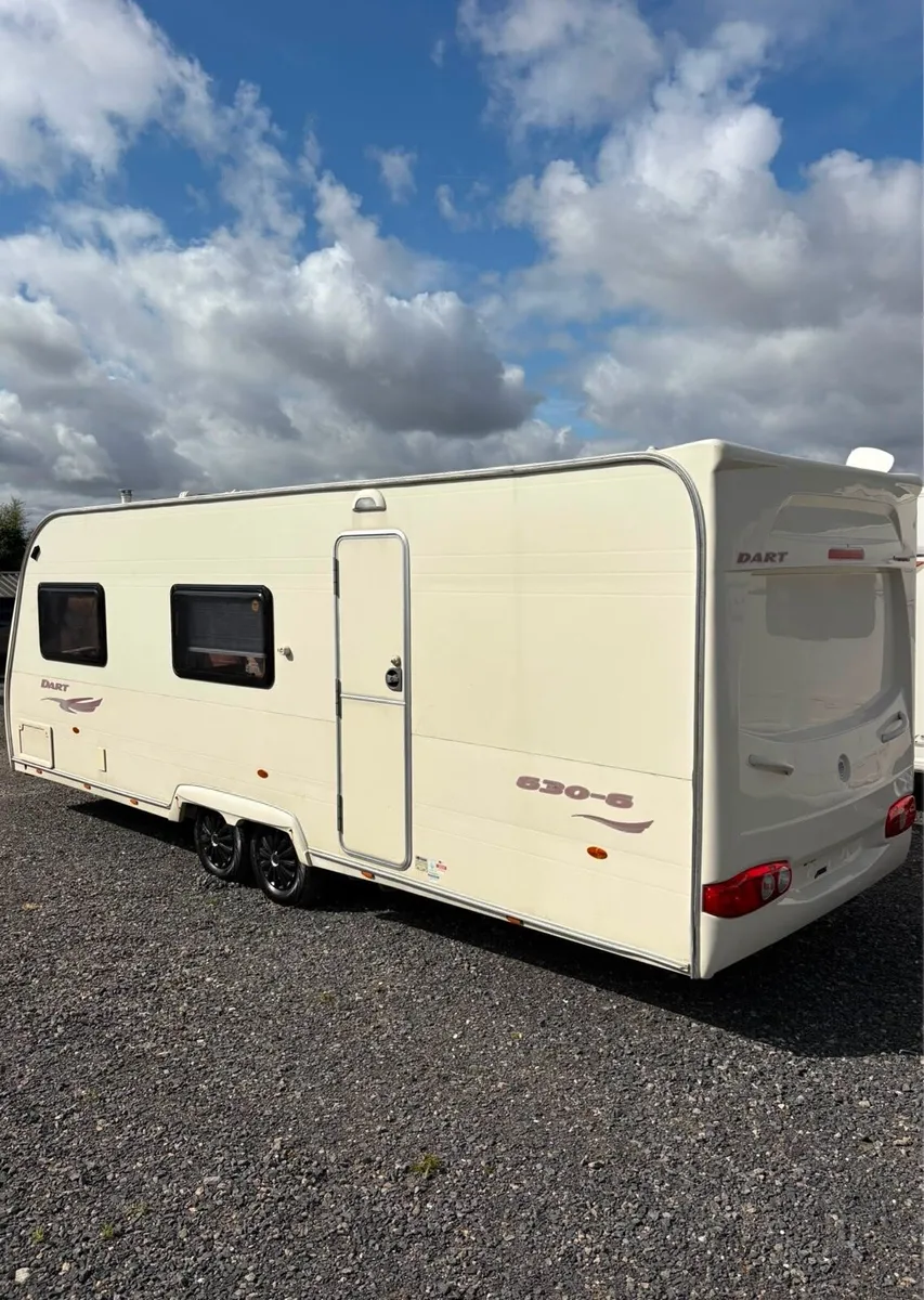 2009 Avondale 6 Berth Fixed Bunkbed Caravan - Image 3