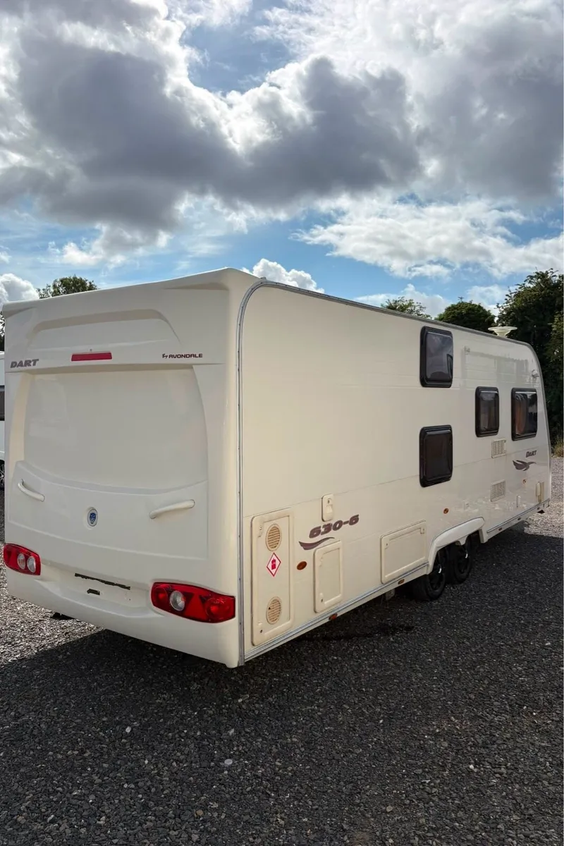 2009 Avondale 6 Berth Fixed Bunkbed Caravan - Image 4