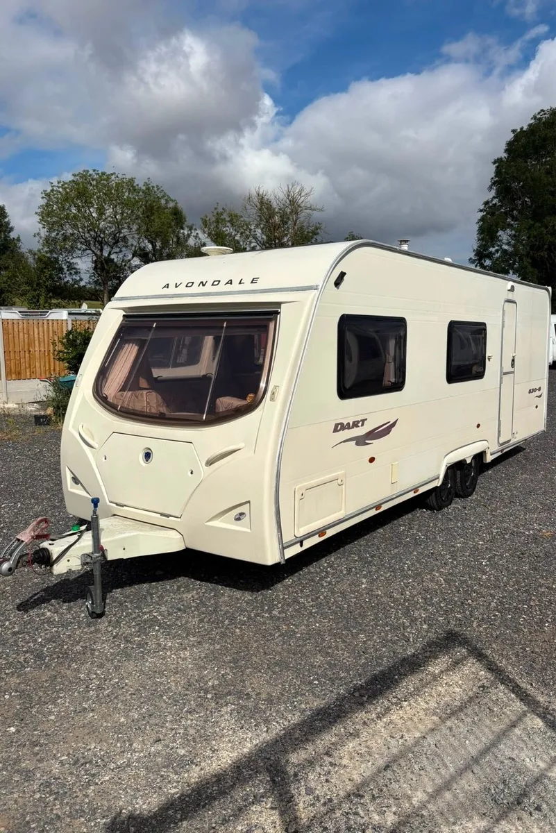 2009 Avondale 6 Berth Fixed Bunkbed Caravan - Image 2
