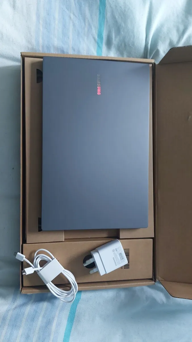 Samsung Galaxy Book4 Laptop - Image 3