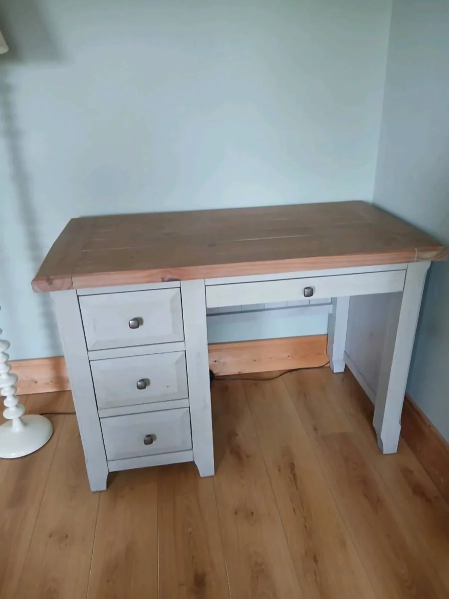 Beautiful Solid Oak Desk/Dressing Table/Island - Image 1