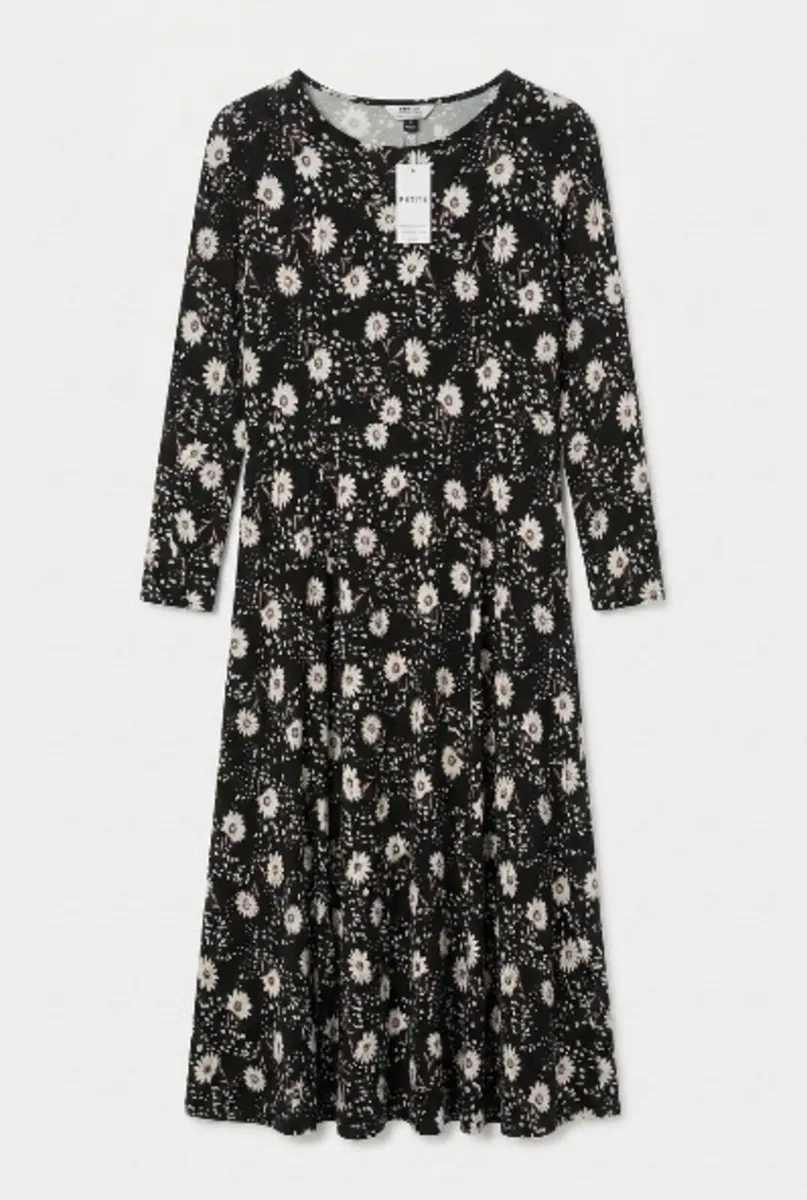 Women’s clothing - Image 3