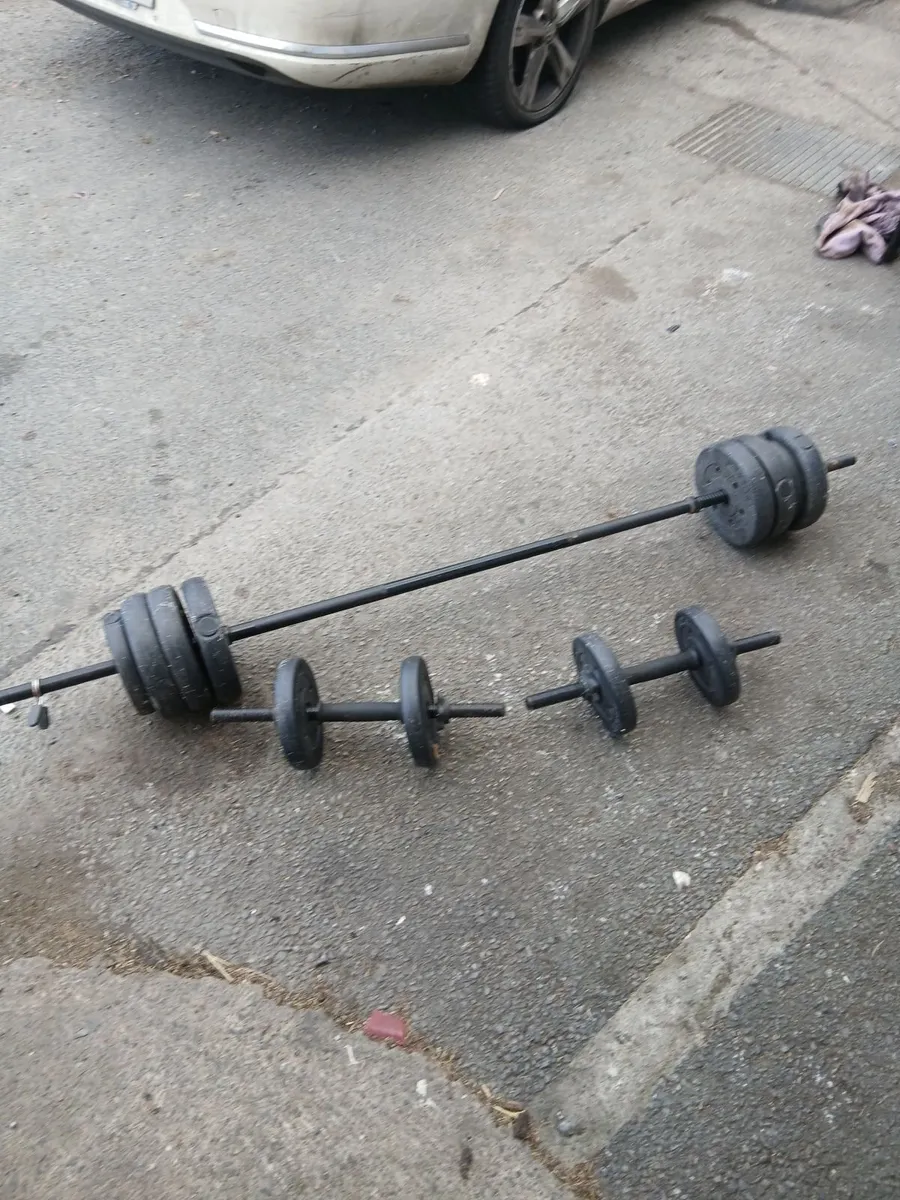 Sat of weights in great condition price too sell - Image 1
