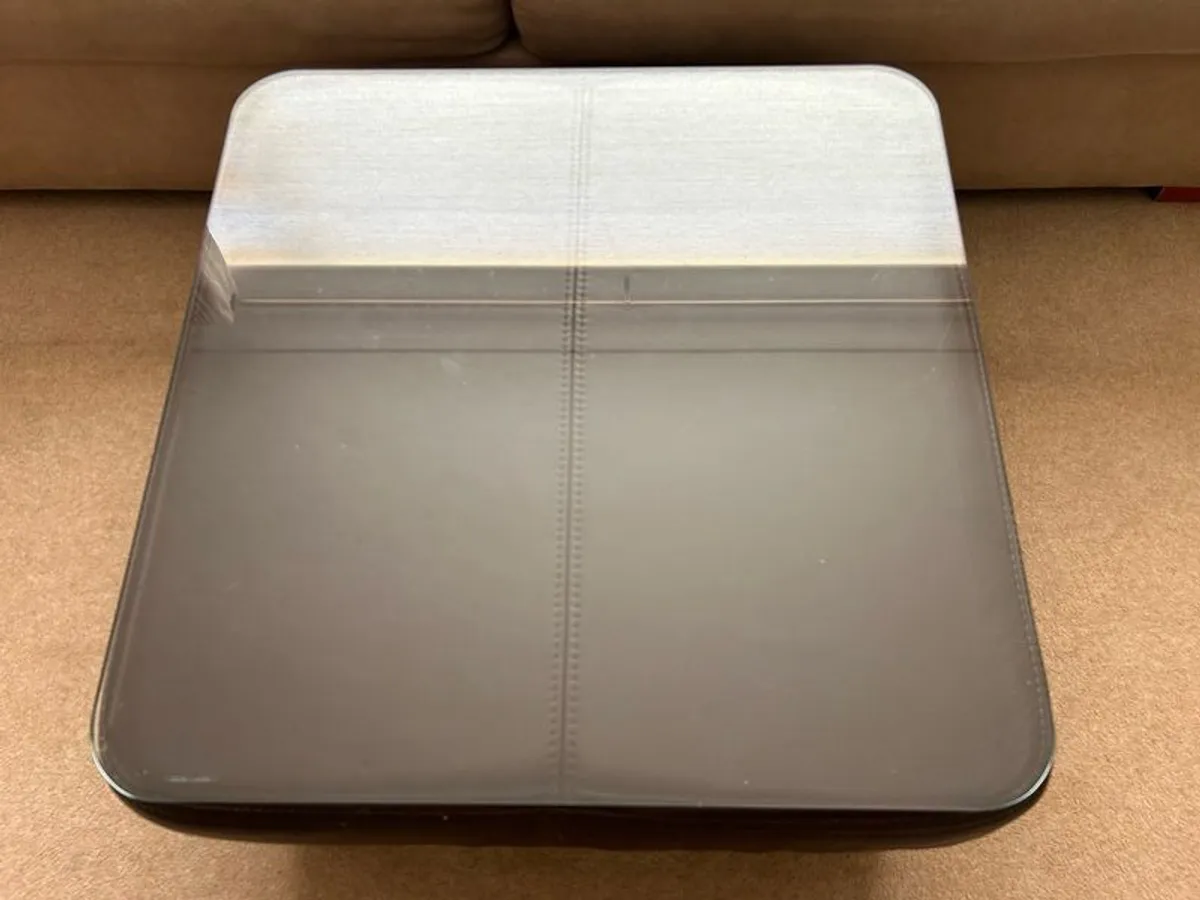 Brown leather settee  & foot rest - Image 4