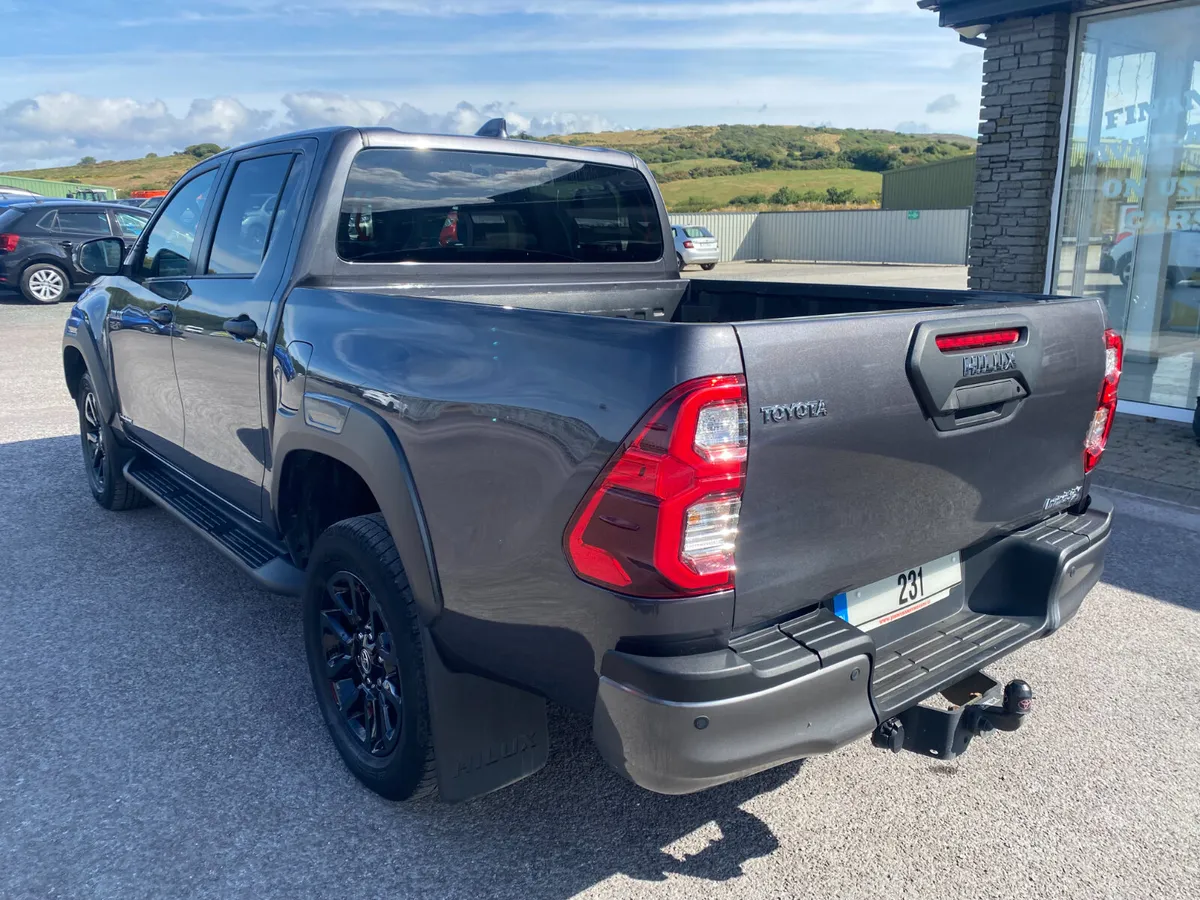 2023 Toyota Hilux INVINCIBLE X D-4D 4WD DCB - Image 4