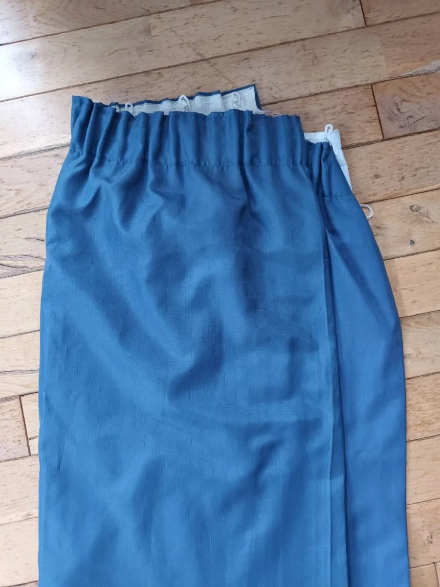 Blue curtains with black out lining - Image 1