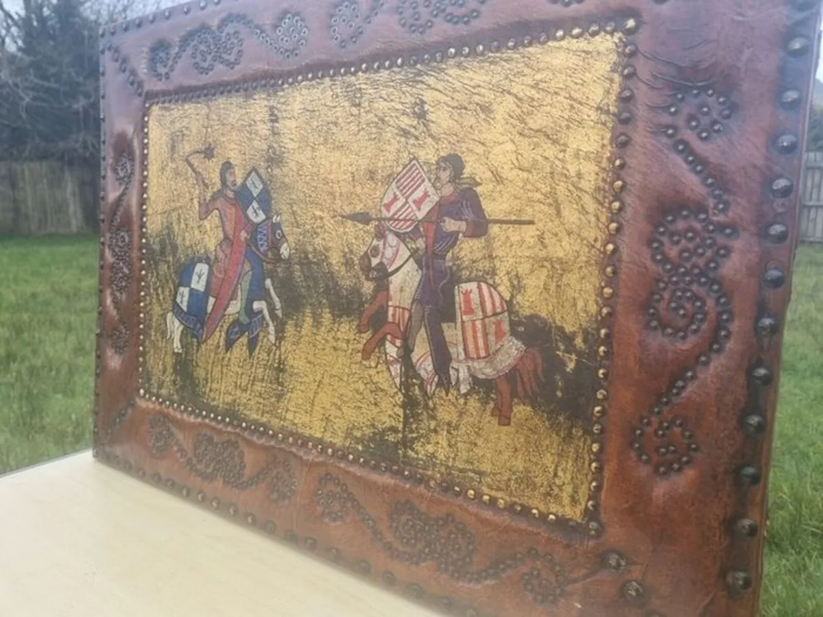 Vintage large leather painting of a medieval knigh - Image 3