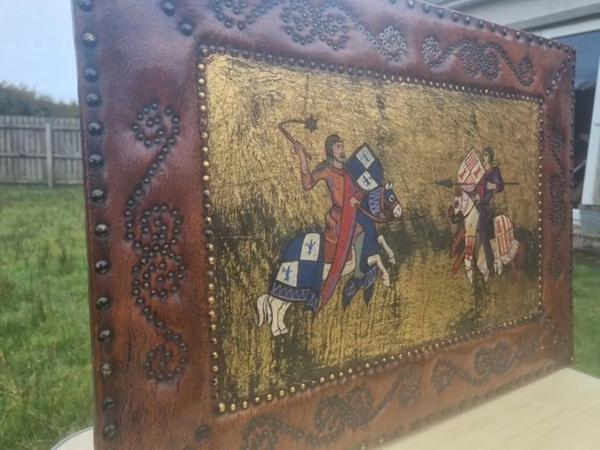 Vintage large leather painting of a medieval knigh - Image 2