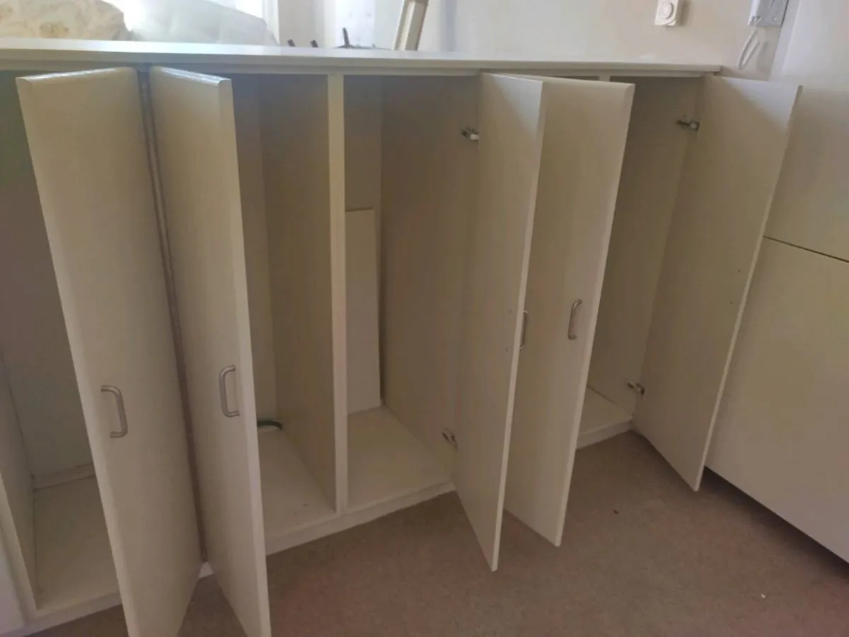Desk unit - Image 1